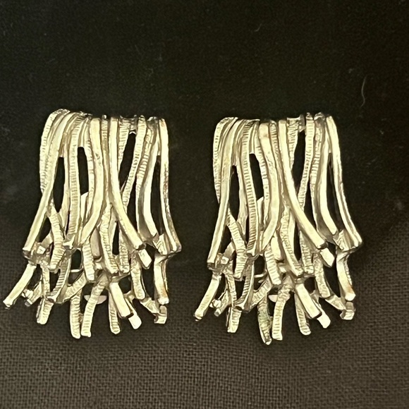 Vintage Clip-On Earrings - Picture 8 of 10